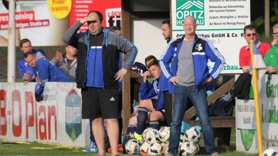 Verzwickte Situation für Unions Trainer Stephan Ellfeldt und sein Team. (links)    Gunnar Reblin