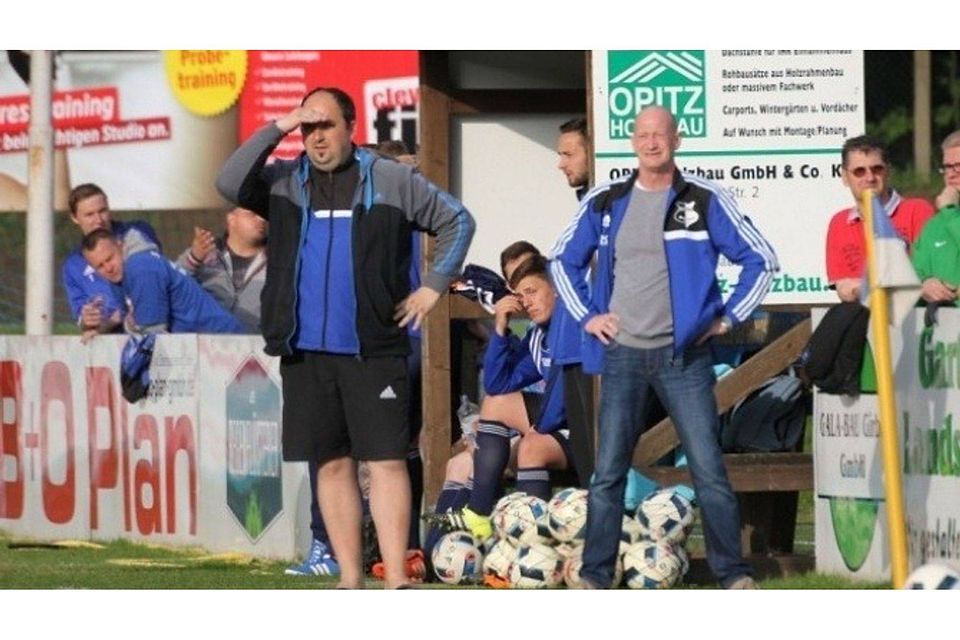 Verzwickte Situation für Unions Trainer Stephan Ellfeldt und sein Team. (links)    Gunnar Reblin