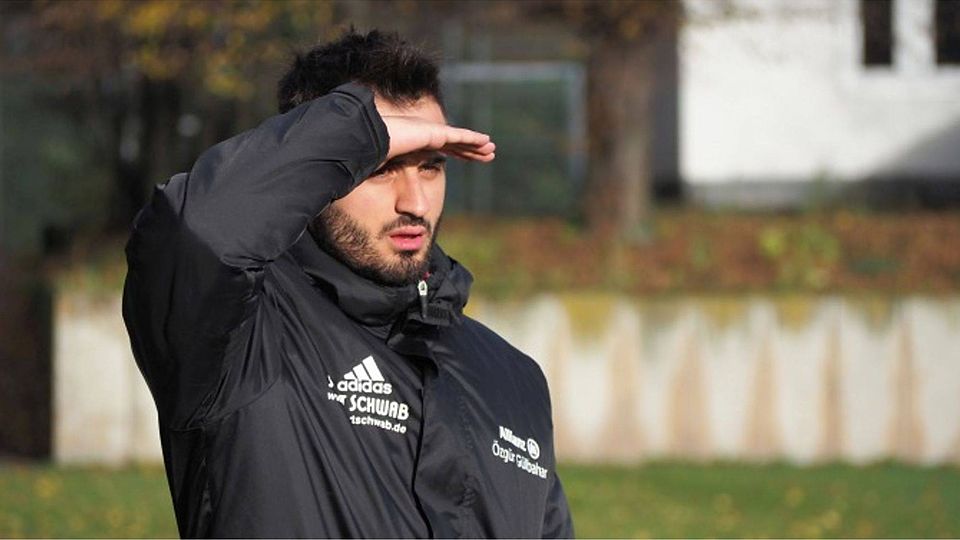 Behielt auch gegen den TSV Plattenhardt den Durchblick: Türkspor-Trainer Kerem Arslan Foto: Dominik Florian