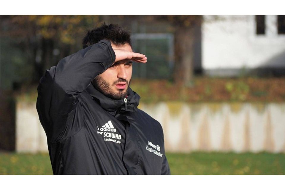 Behielt auch gegen den TSV Plattenhardt den Durchblick: Türkspor-Trainer Kerem Arslan Foto: Dominik Florian