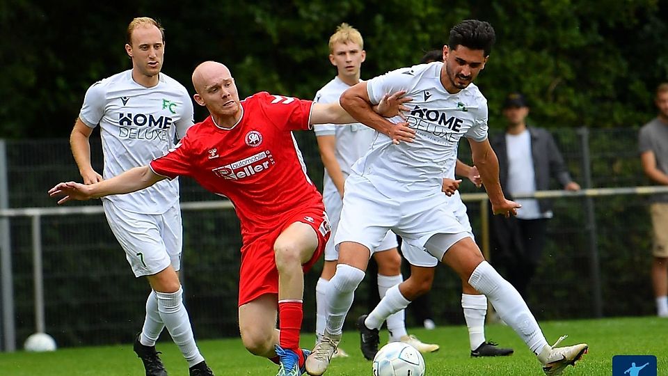 Der FC Lübbecke (in weiß) ging auch beim SV Heide Paderborn leer aus.