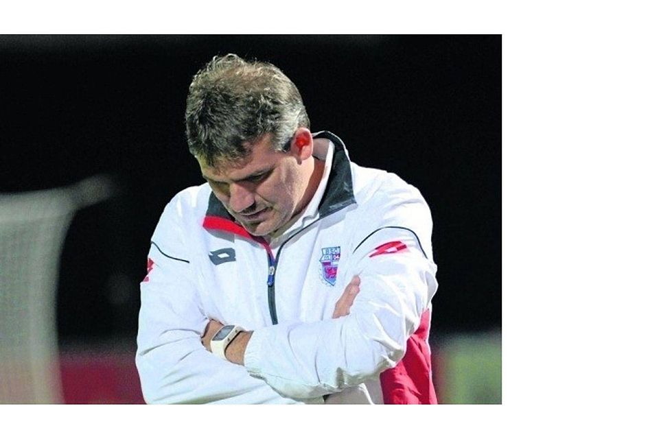 Gesenkter Kopf, gedrückte Stimmung: BSC-Trainer Daniel Zillken will jetzt aber „nicht die Keule herausholen“. FOTO: HEMPEL