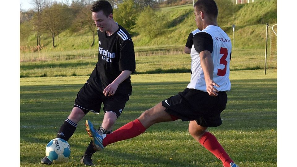 Für Daniel Kirchner (rechts) und die SG Lautertal steht am Mittwochabend das wichtige Kellerduell bei der SG Johannesberg II auf dem Spielplan. 	Foto: Zinn