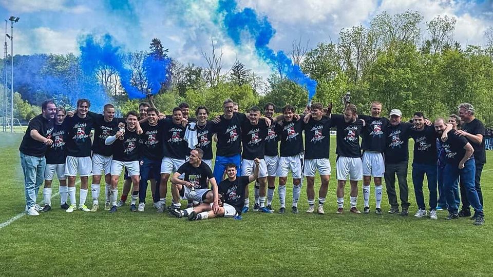 Nach der Meisterfeier war bestimmt nicht nur die Pyro blau