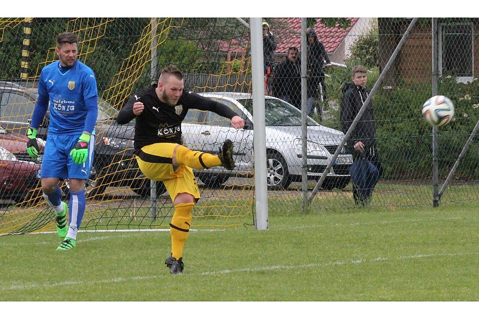 Künftig als Spielertrainer aktiv: Torhüter Christoph Zwahr (links) und Innenverteidiger Konstantin Bilinski von der TSG Solnhofen. F: Uwe Mühling