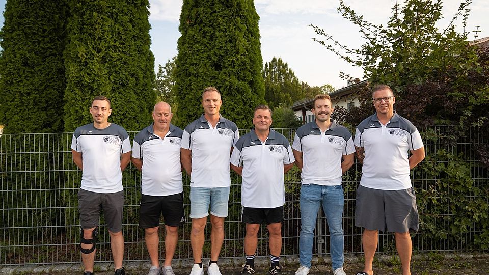 Neu-Coach Michael Steiger (dritter von rechts) mit den Verantwortlichen der SG WiBiKi
