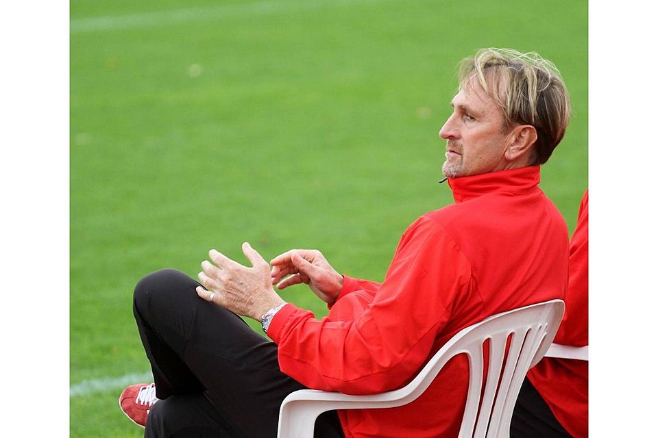 Uwe Hartenberger, Trainer des SC Idar, hofft darauf, dass die Partie in Bad Kreuznach von den Fußball-Richtern neu angesetzt wird. Uwe Hartenberger, Trainer des SC Idar, hofft darauf, dass die Partie in Bad Kreuznach von den Fußball-Richtern neu angesetzt wird.