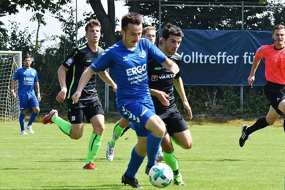 Marcus Wehren (am Ball) ist mit dem VfL Ecknach auf Erfolgskurs und strebt im Spitzenspiel gegen den FC Gundelfingen II nach dem fünften Sieg im fünften Spiel.