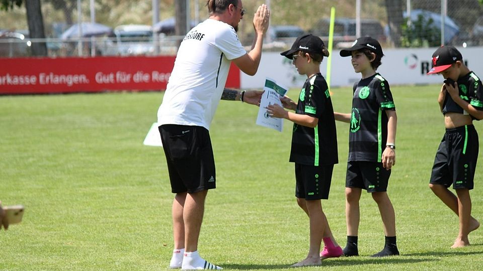 Ein Herz für Kinder: Basti Schlauch kümmerte sich allen voran um den Quecken-Nachwuchs.
