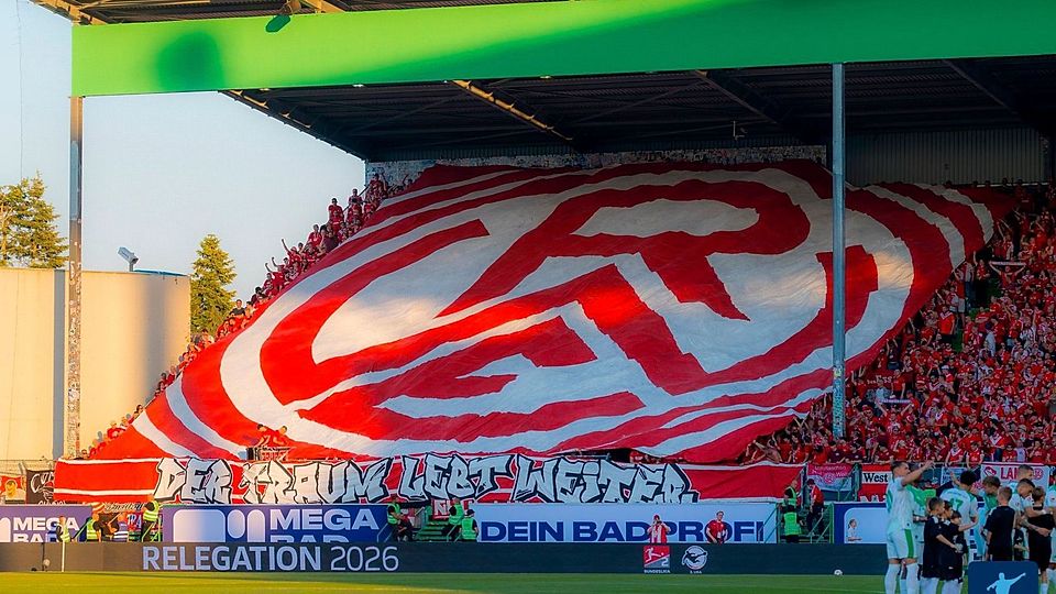 Choreo der RWE-Fans beim Relegations-Rückspiel in Fürth.