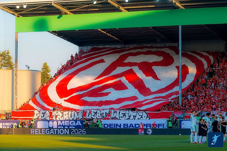 Choreo der RWE-Fans beim Relegations-Rückspiel in Fürth. Choreo der RWE-Fans beim Relegations-Rückspiel in Fürth.