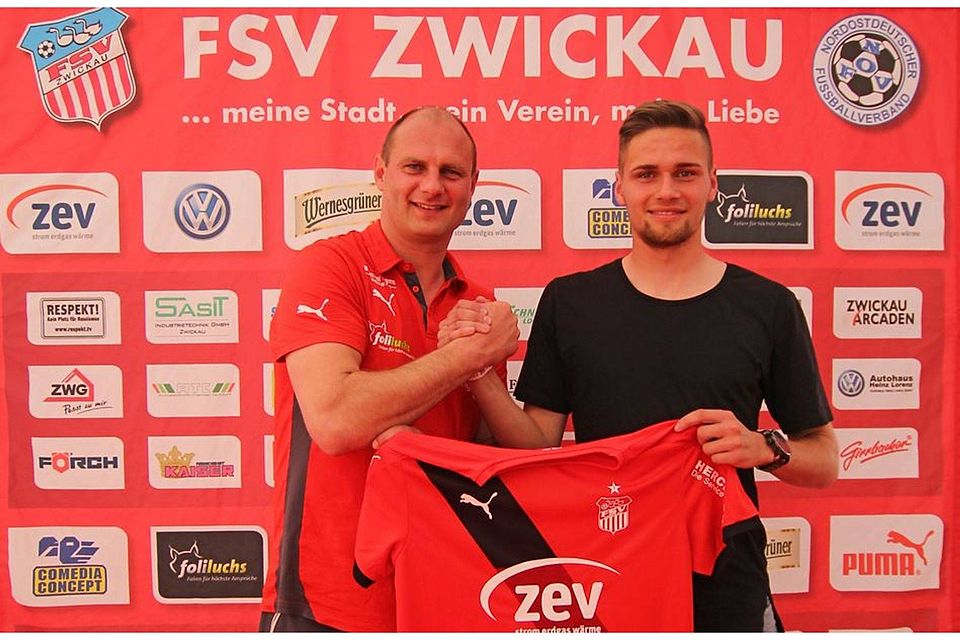 Jonas Nietfeld (r.) wird in der kommenden Saison für den FSV Zwickau auf Torejagd gehen. Foto: FSV Zwickau