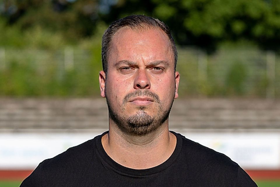 Trainer Philipp Schütz will mit seinem VfB 03 Hilden punkten.