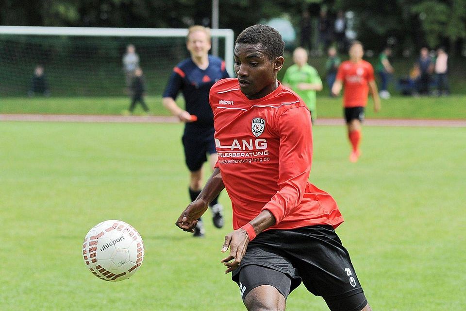 Francis Ubabuike hat noch keinen neuen Vertrag beim Oberligisten SSV Reutlingen Fußball bekommen, trainiert derzeit aber kräftig mit.