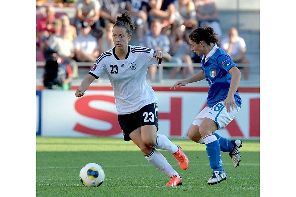Die für den SC Freiburg spielende Ebermannsdorferin Sara Däbritz steuerte drei Treffer zum 5:1 gegen Brasilien bei. Foto: dpa