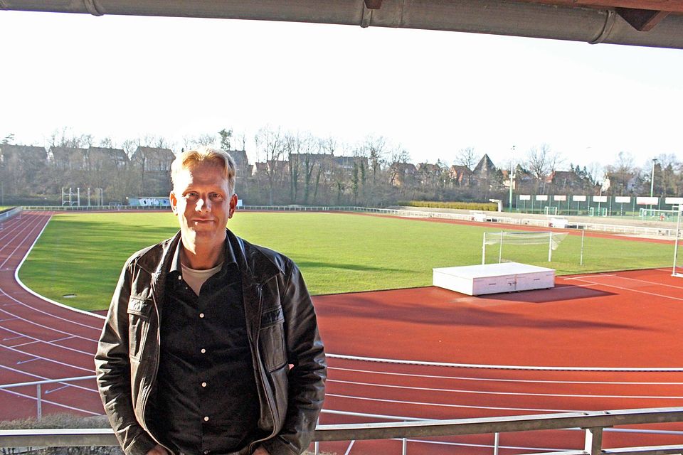 Sven Timmermann ,43, aus Fleestedt ist Vater einer Tochter, Speditionskaufmann in einer großen Hamburger Firma und ab der kommenden Saison Trainer der Oberliga-Fußballer des Buxtehuder SV.  Foto Bröhan