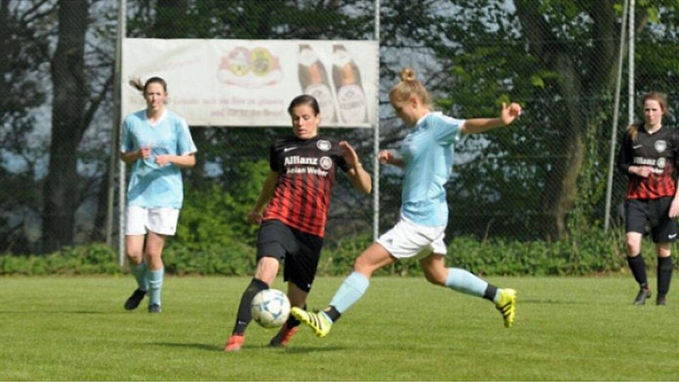 Gründete die Damenmannschaft des TSV Aßling mit: Sandra Funkenhauser (Mitte) FOTO: FUNKENHAUSER