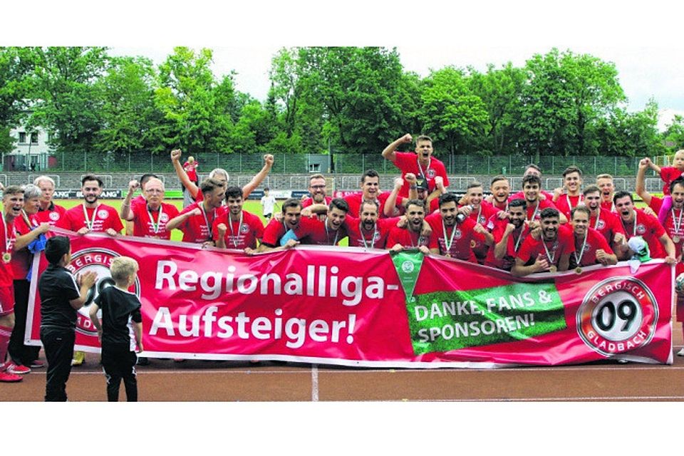 Bergisch Gladbach bejubelt die Rückkehr in die Regionalliga