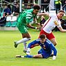 Einen Augenblick später fällt das 1:0: Fortuna Regensburg (in Grün) gewinnt das Stadtderby gegen den „kleinen“ Jahn.