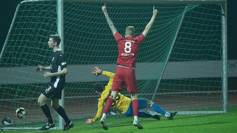 Klarer Fall von Zu-früh-gefreut: Baldhams Simon Lämmermeier bejubelt das 1:0 gegen TSV-Keeper Lukas Schmidmaier und Lukas Volkmann (li.). Doch die Eber drehten den Spieß um.