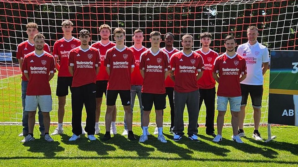 Die Sommer-Neuzugänge des FC Ergolding. Es fehlen Tom Huf, Taulant Sejda, Diaa Murad und Diar Rashied.