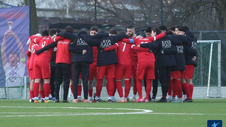 Anadolu Türkspor Krefeld bleibt ungeschlagener Spitzenreiter. 