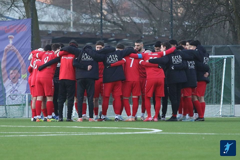 Anadolu Türkspor Krefeld bleibt ungeschlagener Spitzenreiter. Anadolu Türkspor Krefeld bleibt ungeschlagener Spitzenreiter.