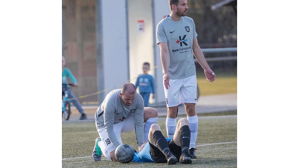 Haben den TV Lampertheim ergebnistechnisch wiederbelebt: Die Interimstrainer Robert Meier ((inks) und Sebastian Steffan (rechts) holten aus zwei Spielen sechs Punkte. Am Sonntag geht es zum ebenfalls erstarkten FC Alemannia Groß-Rohrheim.	Foto: Thorsten Hutschalk