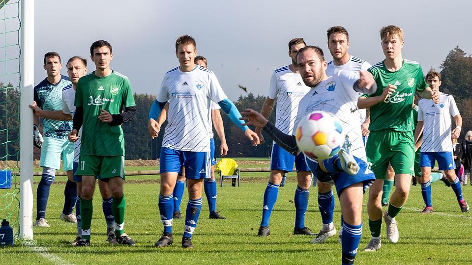 Spannende Duelle: In der A-Klasse 4 treffen wieder Favoriten und Geheimtalente aufeinander, unter anderem der TSV Hartpenning (weiß) und der SV Warngau (grün).