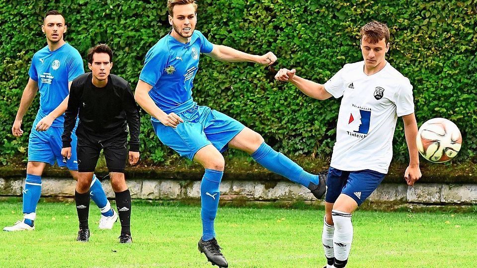 Nach seiner Fußballpause geht Simon Beiser (Mitte) wieder für die Plieninger auf Torejagd.