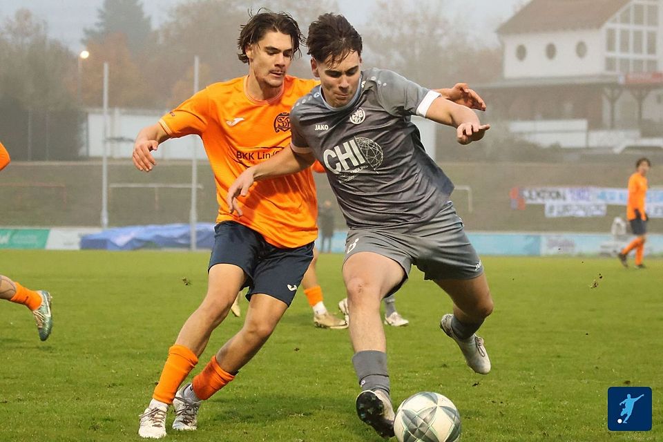 SVWler Ben Preuße (links) im Zweikampf gegen Biebrichs Pascal Koch (rechts). SVWler Ben Preuße (links) im Zweikampf gegen Biebrichs Pascal Koch (rechts).
