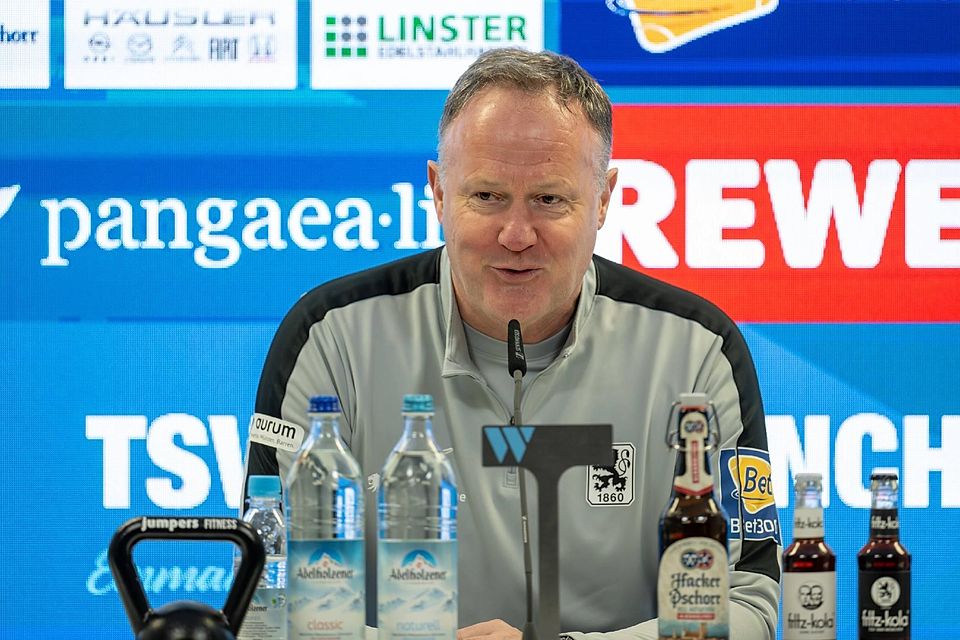 Frank Schmöller zeigte sich bei der Pressekonferenz nach dem Spiel gut gelaunt. (Archivfoto)