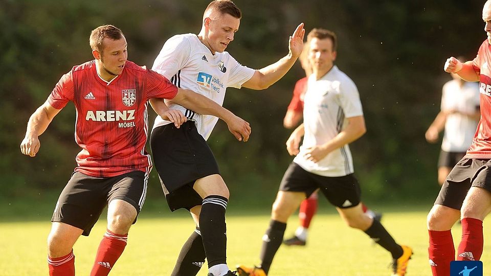 Nils Hemmes (2.v.l.) erzielte das einzige Zerfer Tor gegen Ahrweiler.