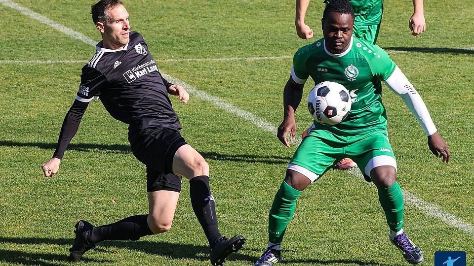 Jan-Lukas Scheck (links) mühte sich mit dem FSV Lamerdingen vergeblich, die Punkte sicherte sich Ibrahim Sesay mit dem TV Bad Grönenbach.