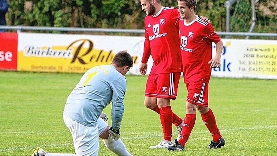 Das Premierentor der neuen Saison gelang Wittensees Felix Wilsberg (rechts) im  vorgezogenen Spiel beim Osterbyer SV. Foto: Pil