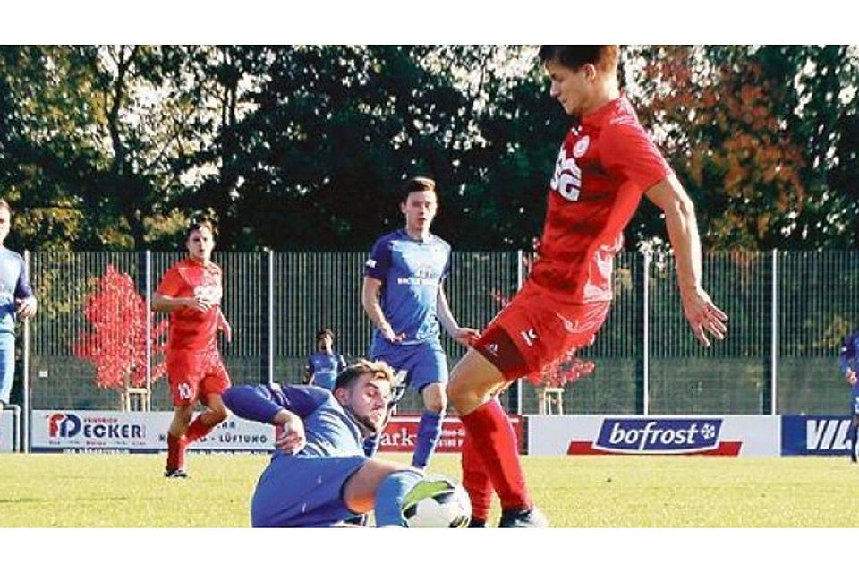 Nur zweiter Sieger: Die Rasteder (in blau) kamen nur selten gegen die Wildeshauser in die Zweikämpfe. Lars Puchler