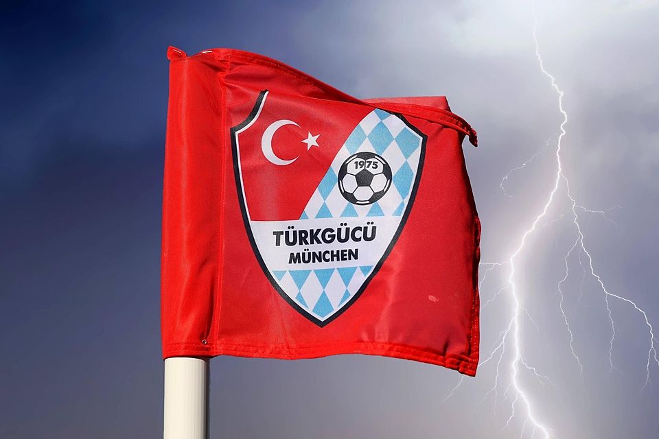 Türkgücü München wird gegen Viktoria Aschaffenburg nicht antreten. Auf die Tabelle in der Regionalliga Bayern hat das weitreichende Auswirkungen. Türkgücü München wird gegen Viktoria Aschaffenburg nicht antreten. Auf die Tabelle in der Regionalliga Bayern hat das weitreichende Auswirkungen.