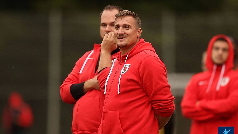 Hatte gut lachen: Fabian Ewertz und der FC Bitburg gewannen mit 1:0 in Auw - vor 450 Zuschauern. 