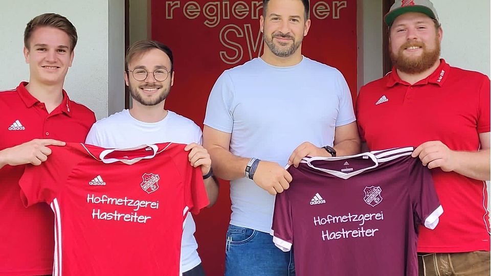 Benjamin Gürster (2.v.re.) und Felix Hornberger (2.v.li.) sollen den SV Neukirchen-Steinburg zurück in die Kreisklasse führen.