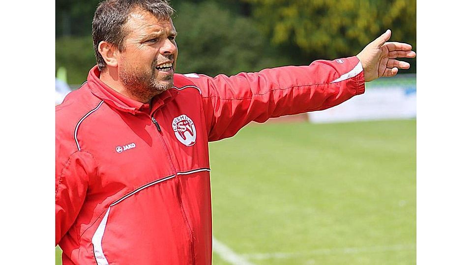 Petar Kosturkov als Trainer der Crailsheimer Fußballfrauen. In der kommenden Saison wechselt er zu den Männern des TSV Ilshofen. Archivfoto: Ric Badal