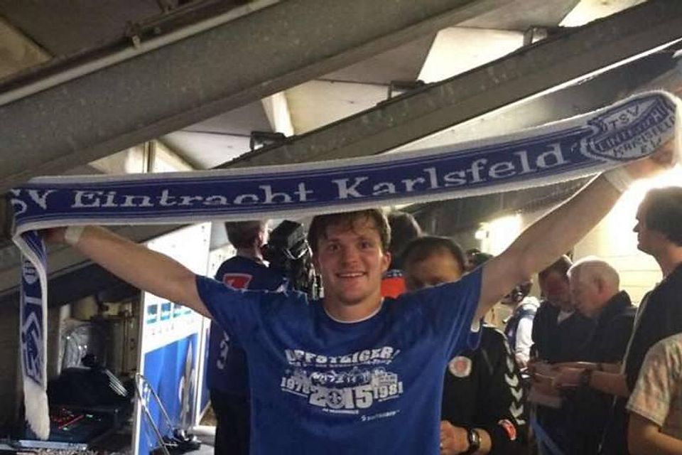 Den Bundesliga-Aufstieg mit Darmstadt feierte Jungwirth mit dem Schal seines Heimatsvereins Karlsfeld.