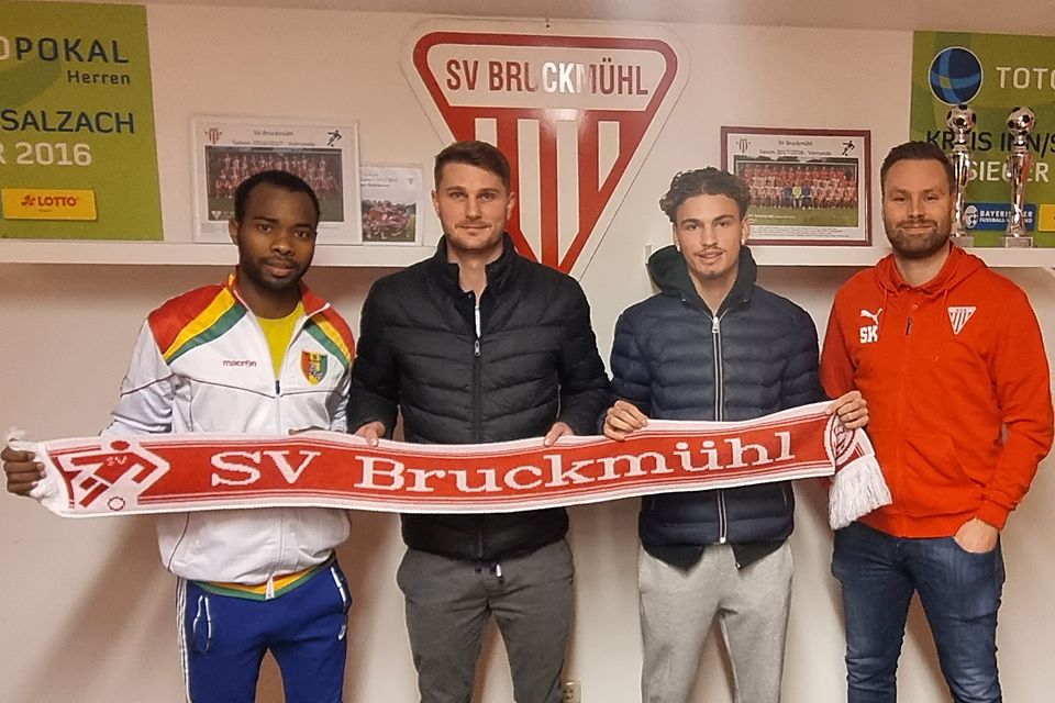 Von l.n.r Mazid Diallo, Johannes Wagener, Edis Muhameti, Stephan Keller (2. Abteilungsleiter Fußball SV Bruckmühl) 