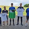Die beiden Abteilungsleiter Jens Schmidt (links) und Jochen Mittring (rechts) begrüßten die drei Neuzugänge des TSV Unterringingen. In der Mitte von links: Manuel Oßwald, Dennis Stöffelmeir und Spielertrainer Mark Wimmer.