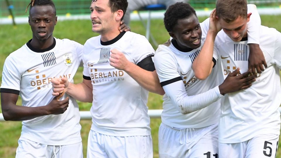 Mit der Hinrunde konnten die Schleizer um Kapitän Albert Pohl (2.v.l.) durchaus zufrieden sein. Der Rückrundenstart entscheidet nach Meinung von Roger Fritzsch darüber wohin die "Ligareise" noch geht... 