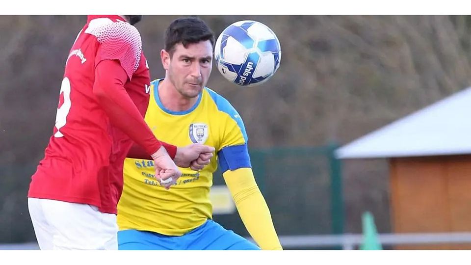 Belohnt in der Fußball-Gruppenliga die Aufholjagd der SG Waldsolms: Kapitän Erik Diehl, dem gegen die SG Obbornhofen/Bellersheim das 3:3 gelingt. (Archivfoto) © Steffen Bär