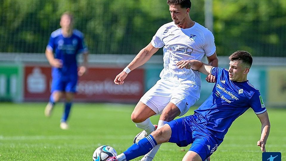 Für die Münchner Teams, wie den FC Ismaning (in weiß) oder den FC Deisenhofen (in blau) beginnen nun die Wiesn-Heimspiele.