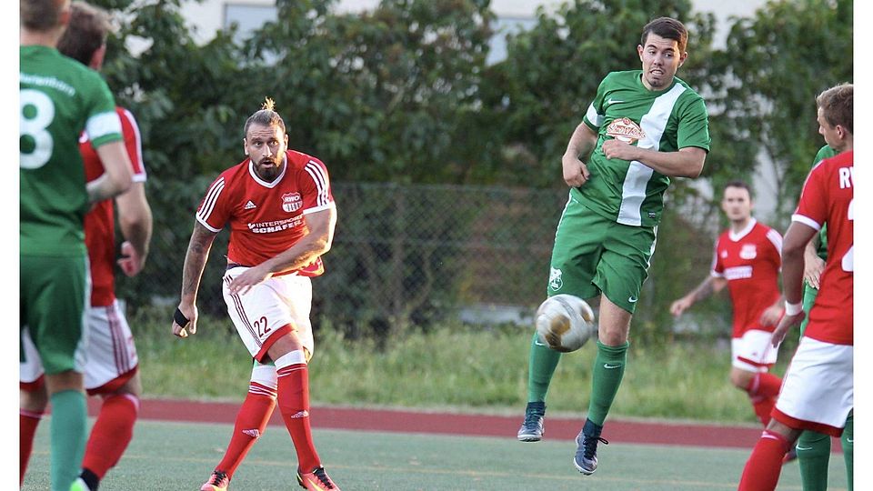 Sucht auch einmal den Weg nach vorn: RWO-Innenverteidiger Marcel Milenkovic (Mitte) wird gegen den SC Hauenstein mit Kevin Boos die Innenverteidigung bilden und wohl weniger Zeit für Ausflüge in den gegnerischen Strafraum haben. 	Archivfoto: hbz/Henkel