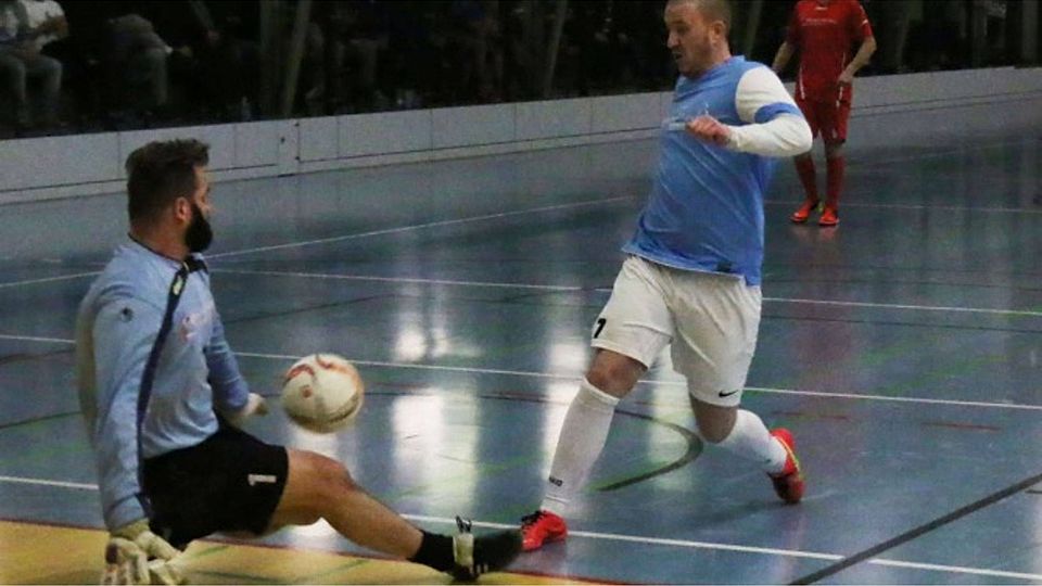 Hettstedt (in blau-weiß) setzte sich als Gastgeber die Krone auf.              F: Selent