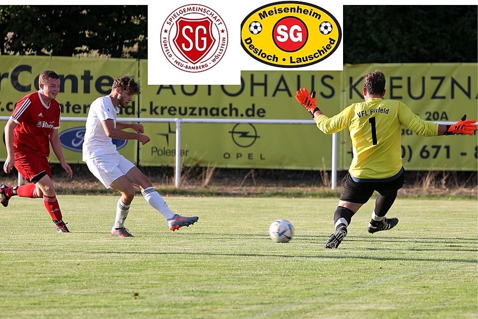 Henrik Hautz schiebt den Ball an Jörn Zillmann vorbei ins Netz zum 1:0 für die SG Meisenheim.