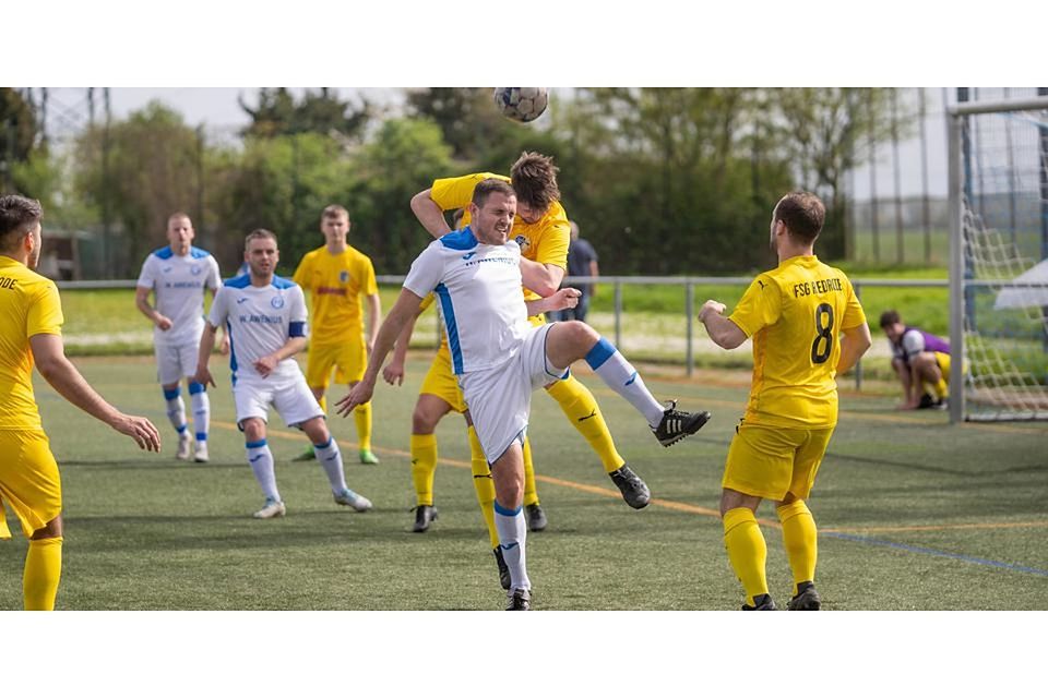 Trotz guter Saison ist beim FV Hofheim (weiße Trikots) noch Luft nach oben. 